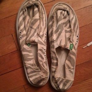 Sanuk Slip ons